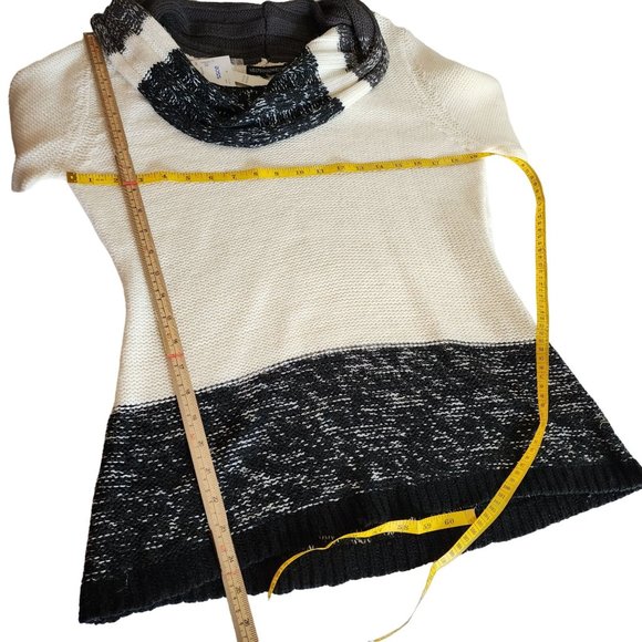 Western Connection Medium Cream Sweater Accented W Black, Gray, Cream Cowl Neck - Picture 4 of 7